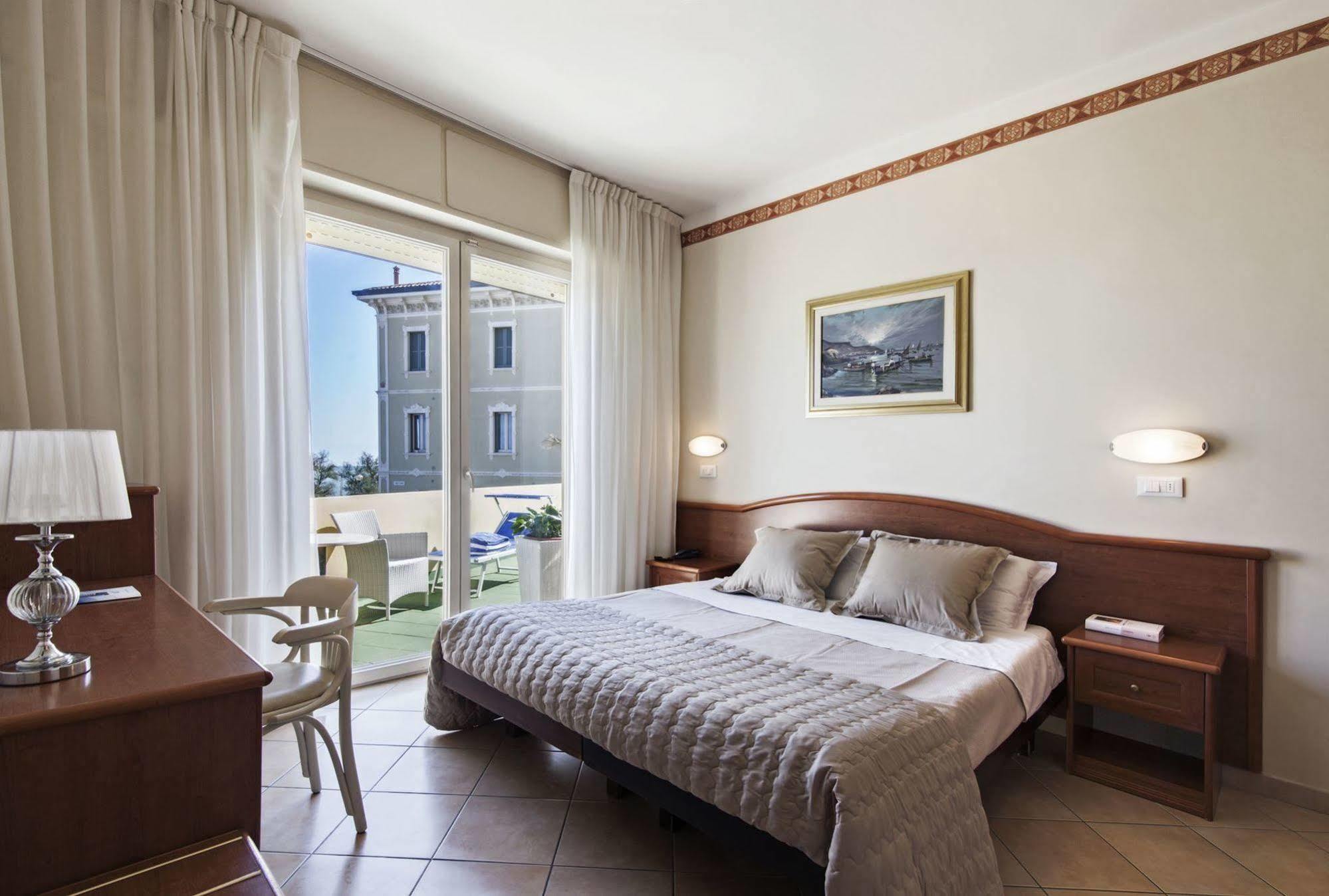 Perticari Hotel Pesaro Exterior photo